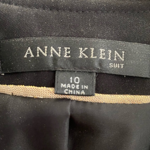 <3 Anne Klein Women’s Suit w ruffles - Picture 6 of 6